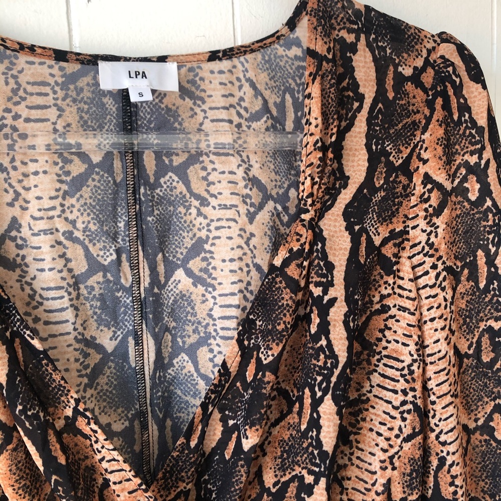 New LPA Snake Pinched Shoulder Top - Picture 4 of 5